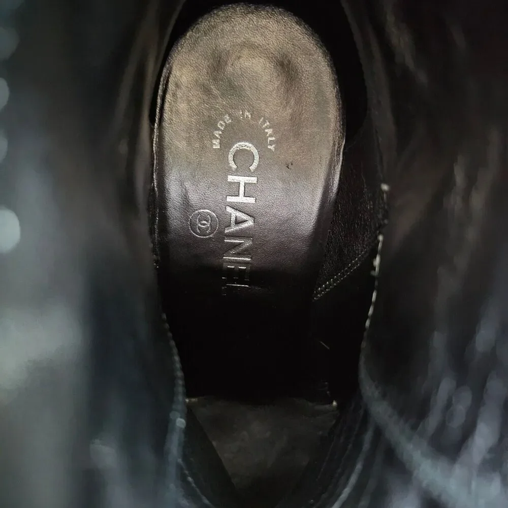 Chanel 22B CC Cap Toe Short Boot Size 39.5 8.5 9 Gray Suede Patent Black Leather